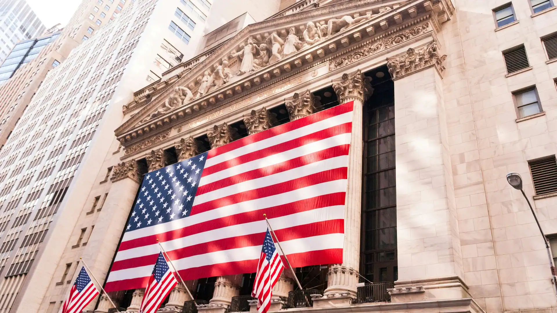 Solana ETF Hits $1B But SOL Price Keeps Falling