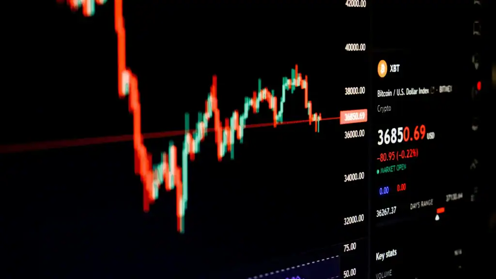 XRP Price Climbs 8% as Record Holder Losses Signal Bottom
