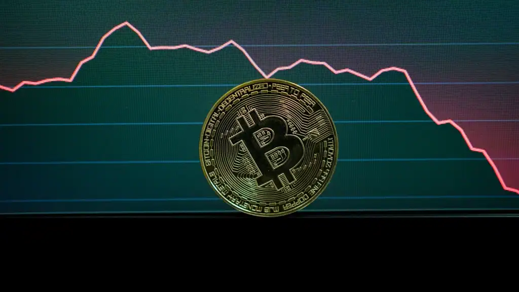 Bitcoin Climbs 5% Weekly as ETF Inflows Push Price to $65K