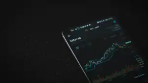 US Bitcoin ETFs Shed $463M Weekly as Ether ETFs Gain $197M